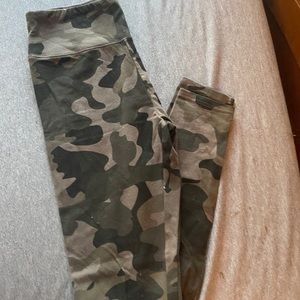 camo leggings